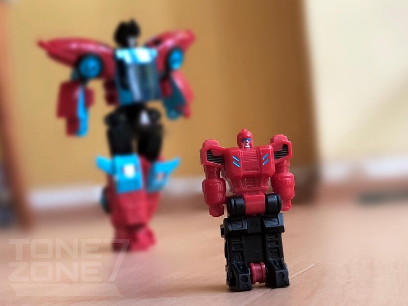 Transformers Legacy Autobot Pointblank With Peacekeeper In Hand Figure Image  (11 of 28)